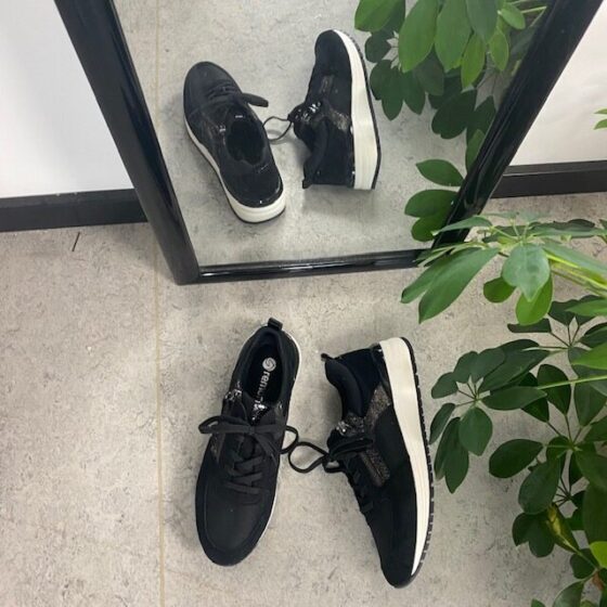 Dame sneakers opptil størrelse 45
