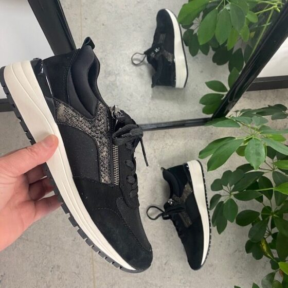 Dame sneakers opptil størrelse 45