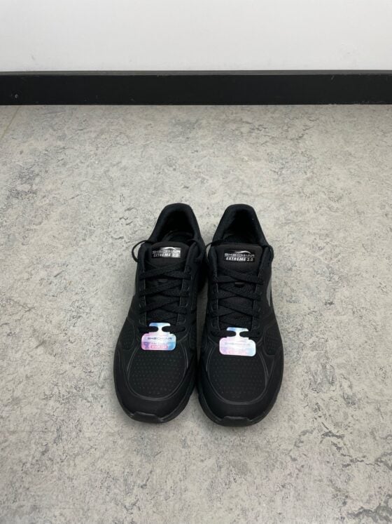 Svart Skechers med memory foam og god støtdemping
