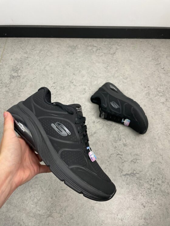 Svart Skechers med memory foam og god støtdemping