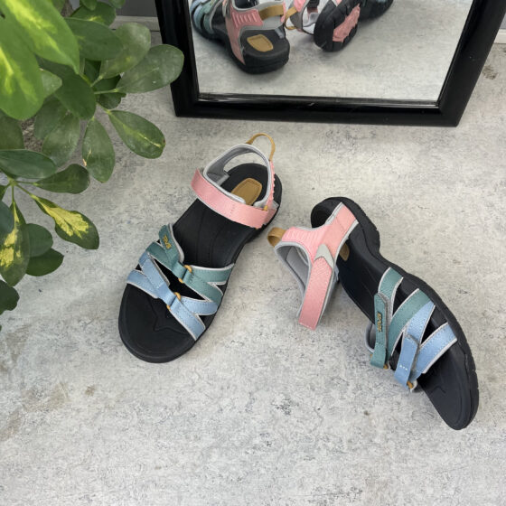 Tirra W flerfarget sandal fra Teva