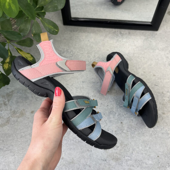 Tirra W flerfarget sandal fra Teva