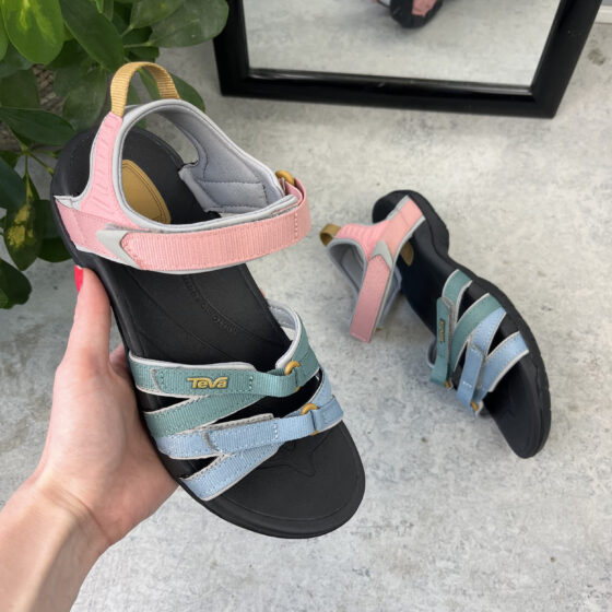 Tirra W flerfarget sandal fra Teva