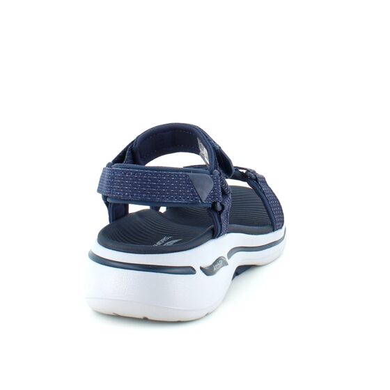 Blå sandal fra Skechers med god svangstøtte