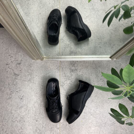 Skinn gåsko fra Green Comfort med elastisk snøring og god svangstøtte