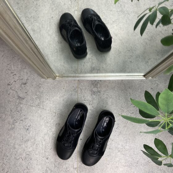 Skinn gåsko fra Green Comfort med elastisk snøring og god svangstøtte