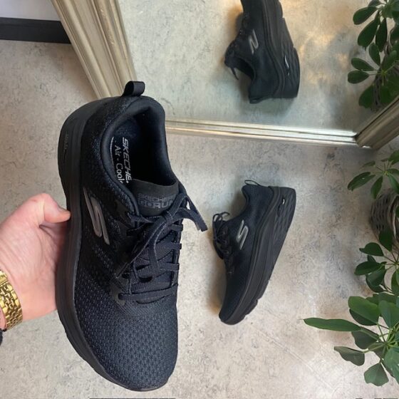 Ekstra bred Arch Fit sko fra Skechers