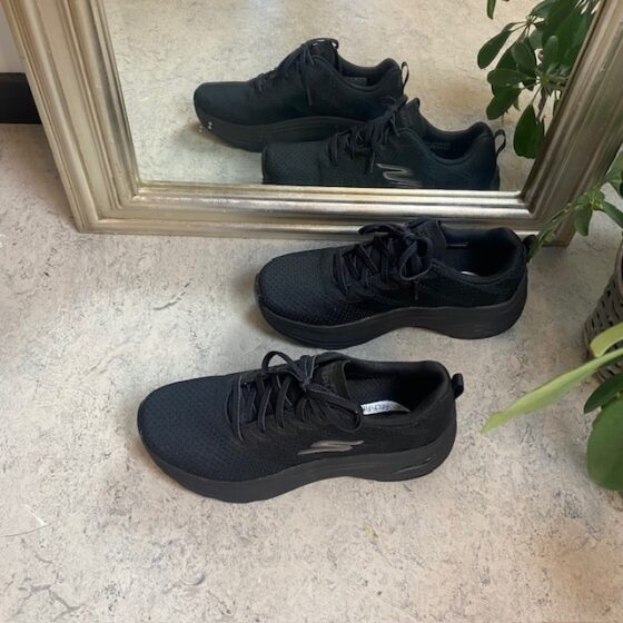 Ekstra bred Arch Fit sko fra Skechers