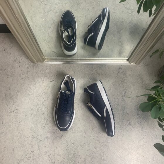 Navy sko i skinn med god bredde