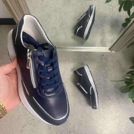 Navy sko i skinn med god bredde