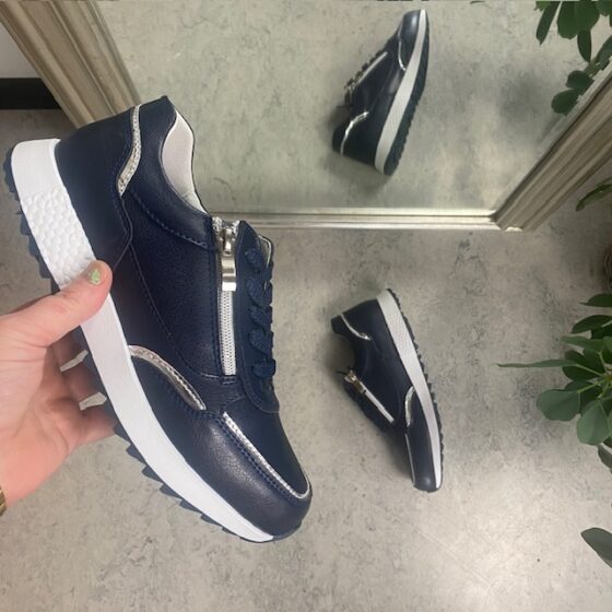 Navy sko i skinn med god bredde