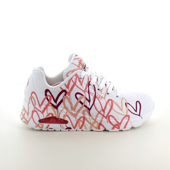 Rosa farget hjertesko fra Skechers