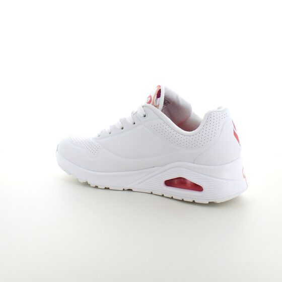 Rosa farget hjertesko fra Skechers