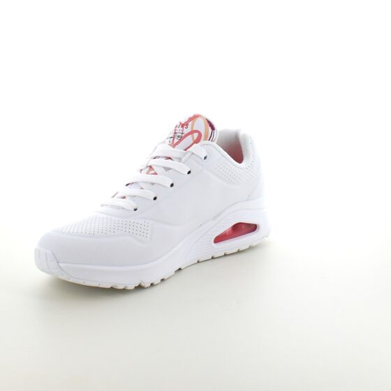 Rosa farget hjertesko fra Skechers