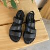 Svart lærsandal med fire justerbare stropper fra Relaxshoe