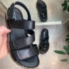 Svart lærsandal med fire justerbare stropper fra Relaxshoe