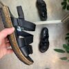 Svart lærsandal med fire justerbare stropper fra Relaxshoe