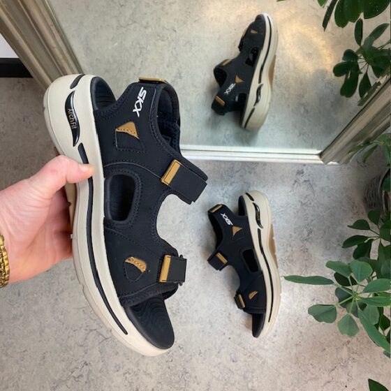 Arch Fit herre sandal fra Skechers med 3 borrelåsremmer