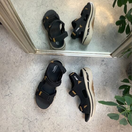 Arch Fit herre sandal fra Skechers med 3 borrelåsremmer