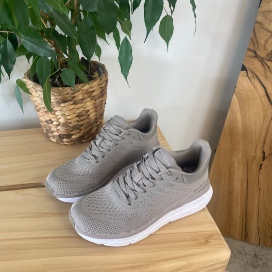Lysebrun ComfortFit sneakers fra Endurance