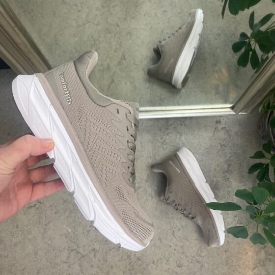 Lysebrun ComfortFit sneakers fra Endurance