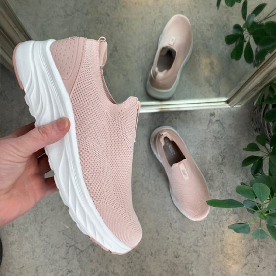 Rosa slip-in sko fra Cruz med god bredde