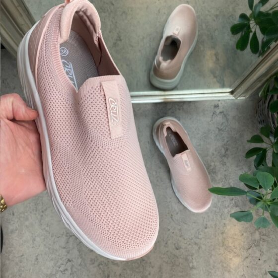 Rosa slip-in sko fra Cruz med god bredde