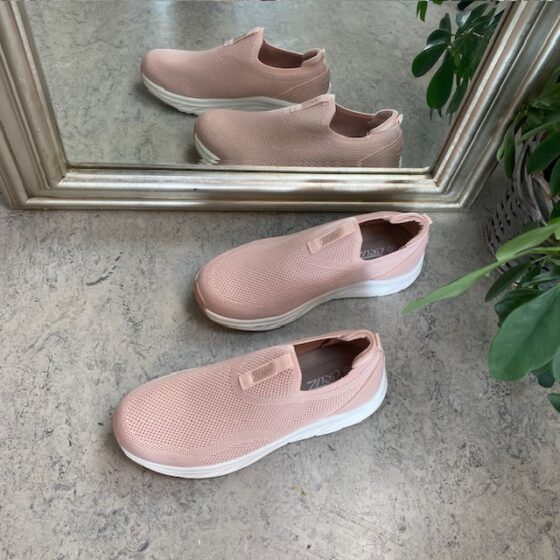 Rosa slip-in sko fra Cruz med god bredde
