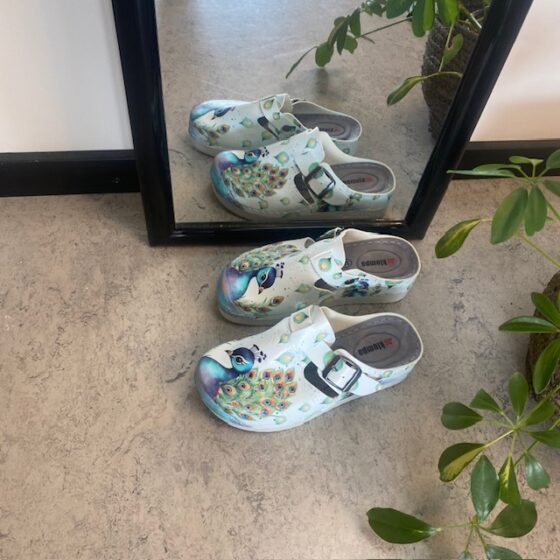 Tresko med påfuglprint