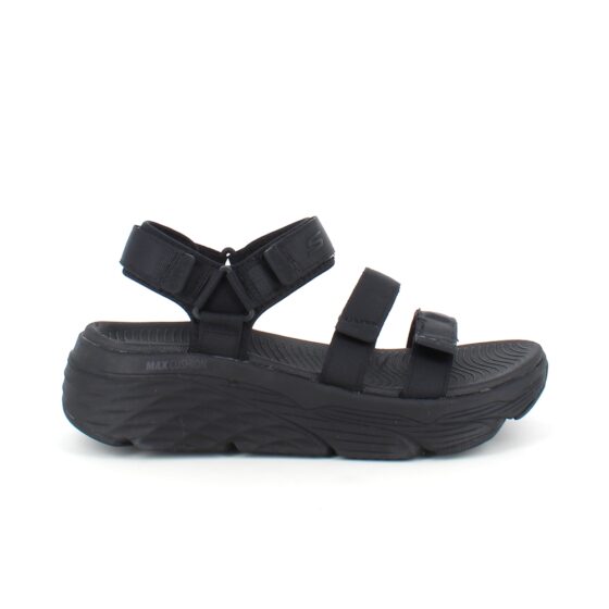 Svart sandal med støtabsorbering og god bredde fra Skechers