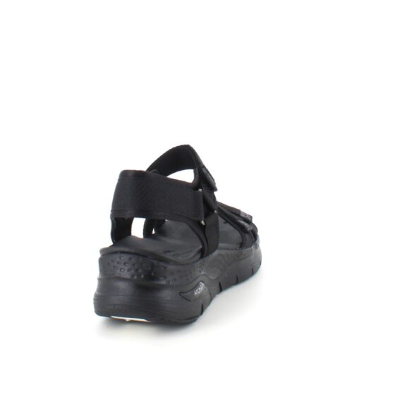 Sort ArchFit sandal fra Skechers med sort såle
