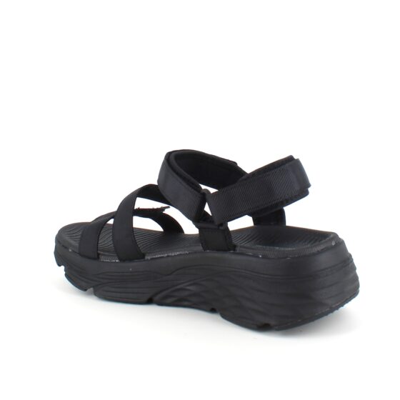 Svart sandal med støtabsorbering og god bredde fra Skechers