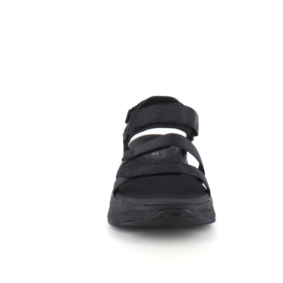Svart sandal med støtabsorbering og god bredde fra Skechers