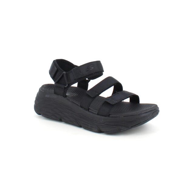Svart sandal med støtabsorbering og god bredde fra Skechers