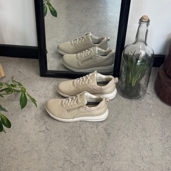 Pustende beige joggesko fra Green Comfort