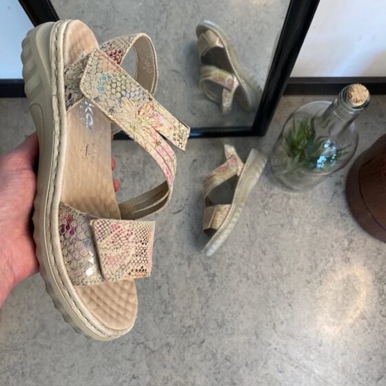 Rieker sandal i mykt skinn