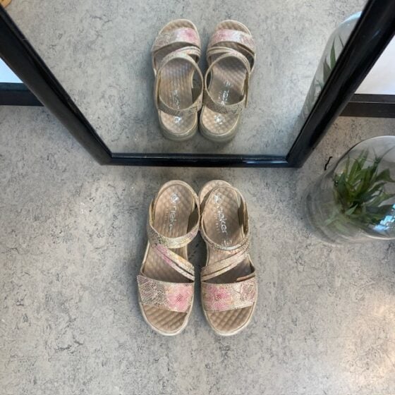 Rieker sandal i mykt skinn