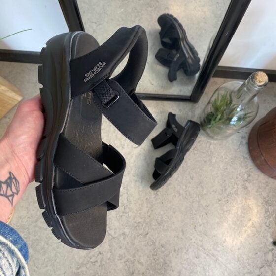 Svart Step-Ins sandal med god passform