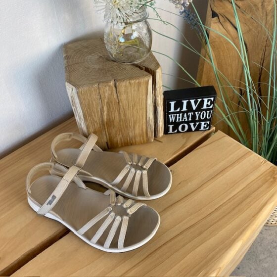 Beige Teva Tirra Traveler damesandal med buestøtte