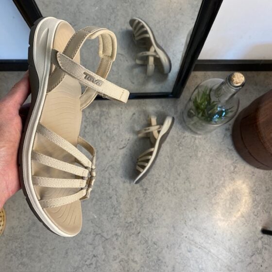 Beige Teva Tirra Traveler damesandal med buestøtte