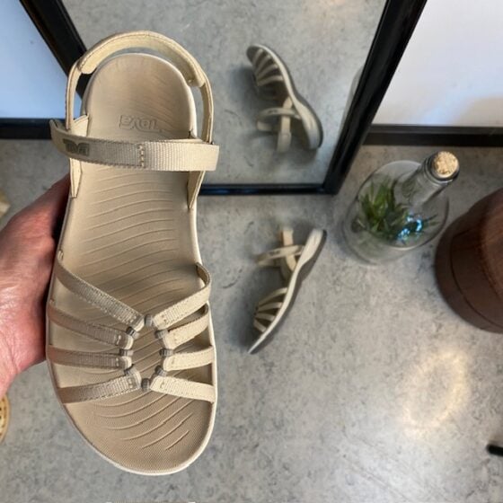 Beige Teva Tirra Traveler damesandal med buestøtte