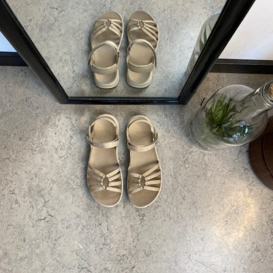 Beige Teva Tirra Traveler damesandal med buestøtte