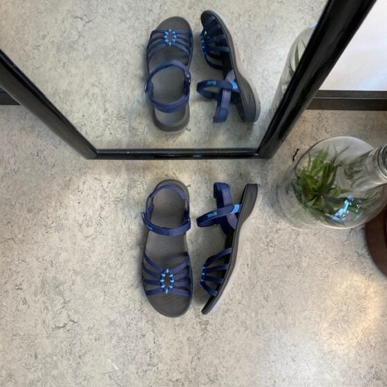 Blå Teva Tirra Traveler damesandal med buestøtte