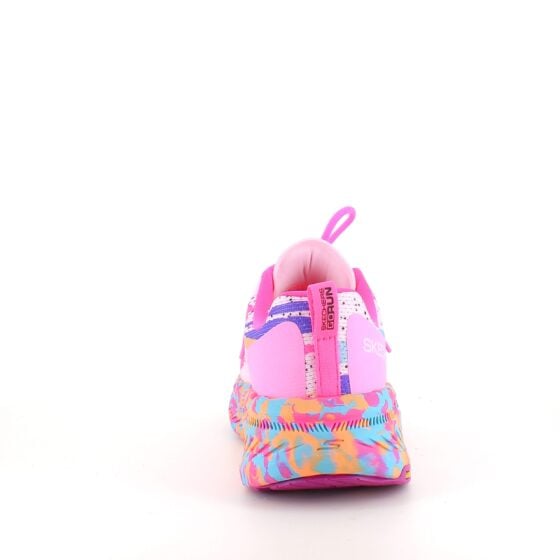 Skechers Max Cushion: Komfortable, flerfargede hverdagssko med støtte.
