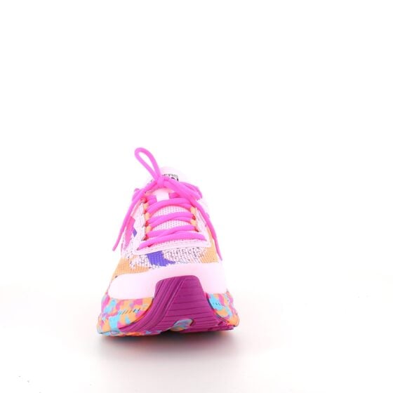Skechers Max Cushion: Komfortable, flerfargede hverdagssko med støtte.