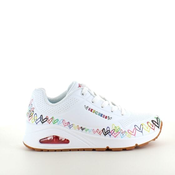 Hvite Skechers sko med flotte hjertedetaljer