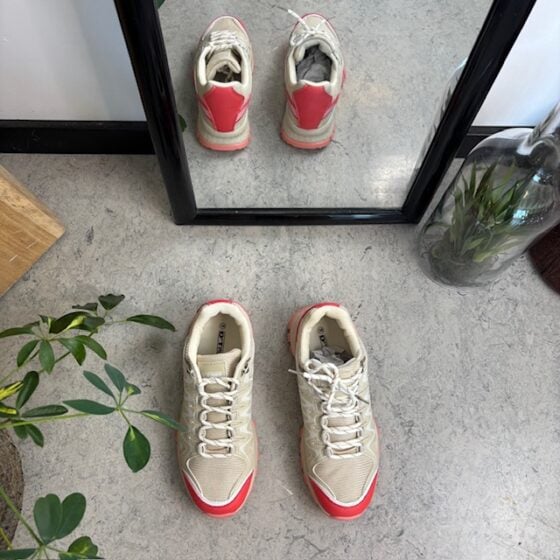 Beige sko med pustende overdel og flotte detaljer