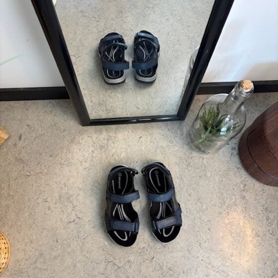 Marineblå sportssandal