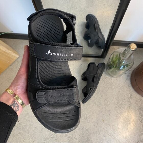 Svart herre-natursandal fra Whistler med god fotsvangstøtte