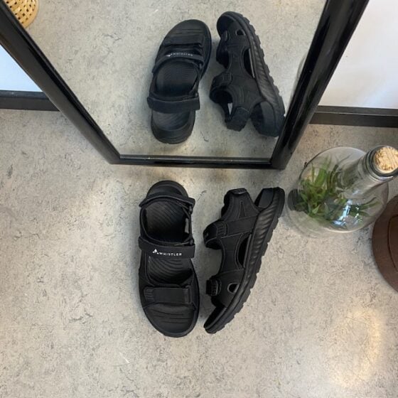 Svart herre-natursandal fra Whistler med god fotsvangstøtte